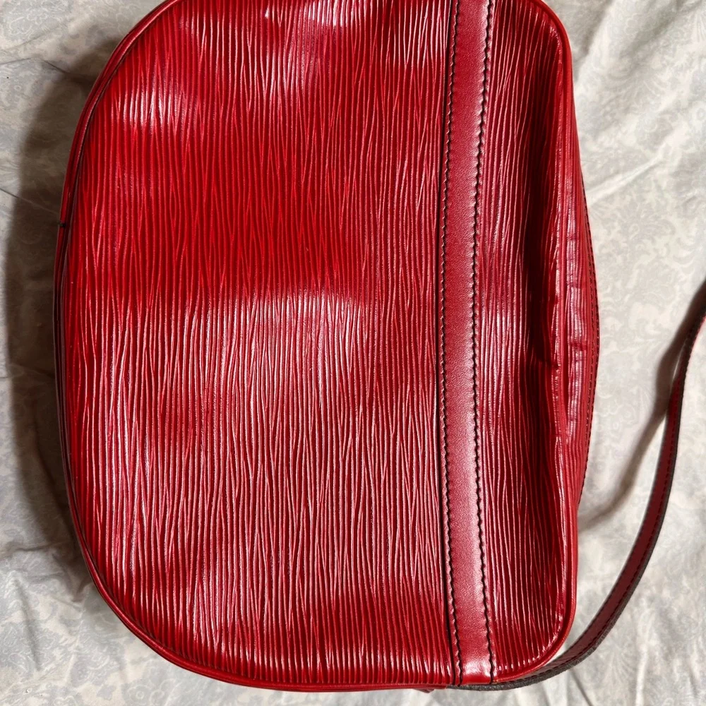 Louie Vuitton Jeune Fille Red Epi - Picture 13 of 16